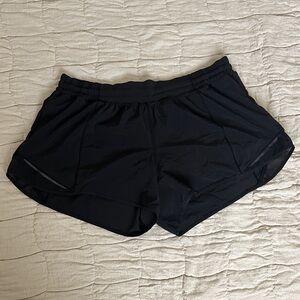 LULULEMON Hotty Hot Low-Rise Lined Short 2.5"